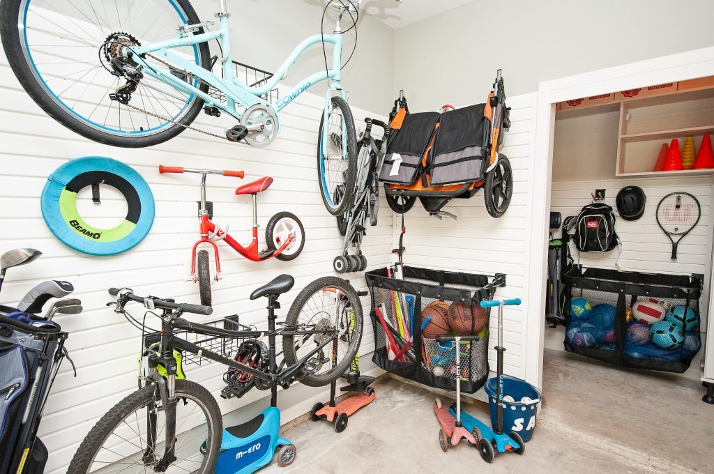 4 Ways to Use Your Garage More Effectively for Post-Holiday Décor Storage